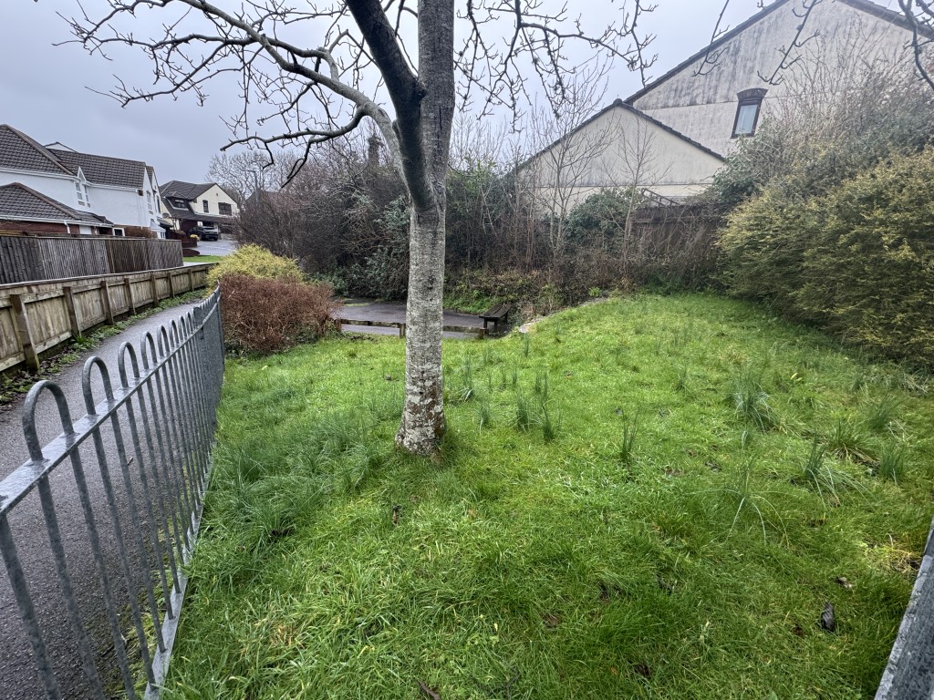 Lot: 47 - FREEHOLD LAND - View from footpath
